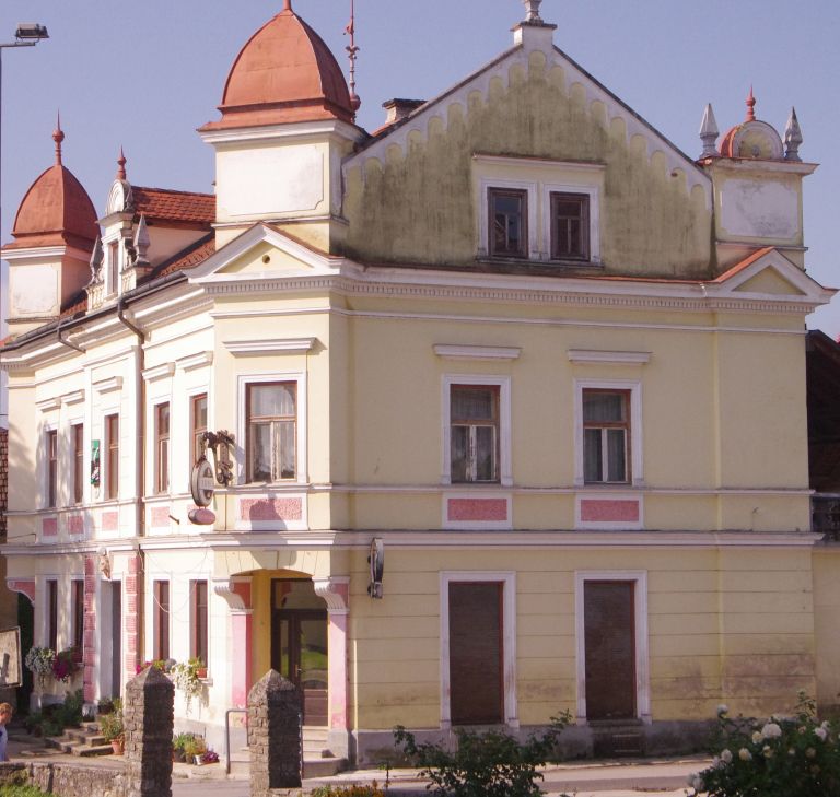 zivakarlovsekhisa.jpg