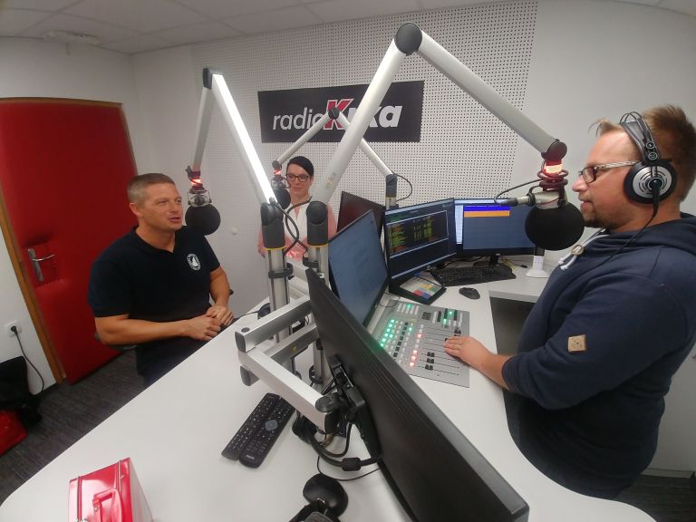 _zzzzzradio__3_.jpg