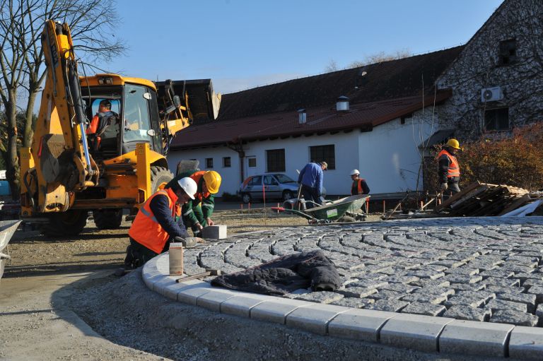 polana, rondo, gradnja