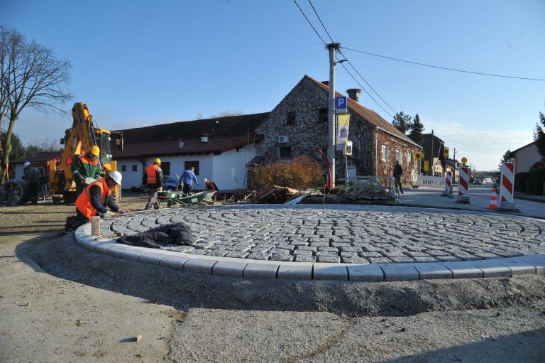 polana, rondo, gradnja