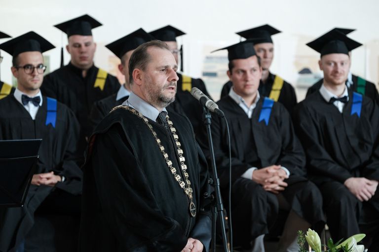 grad__5_.jpg