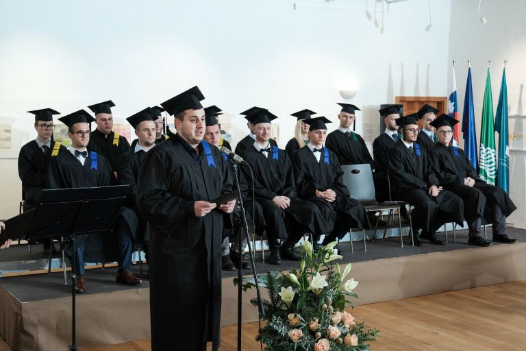 grad__1_.jpg
