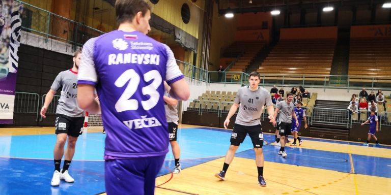 img_2a5e729238777c21b0f5f437e968b76b_v.jpg