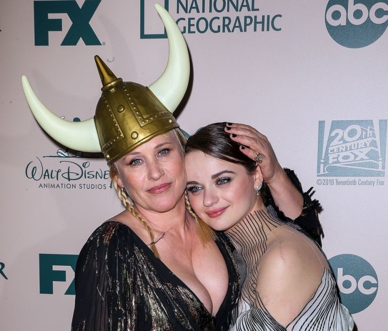 Patricia, Joey King.jpg