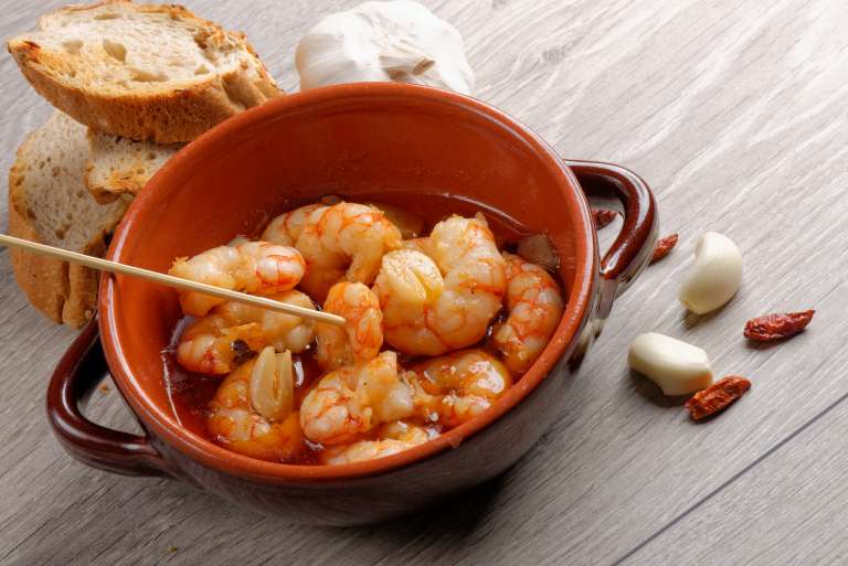 Gambas al Ajillo, škampi, česen.jpg