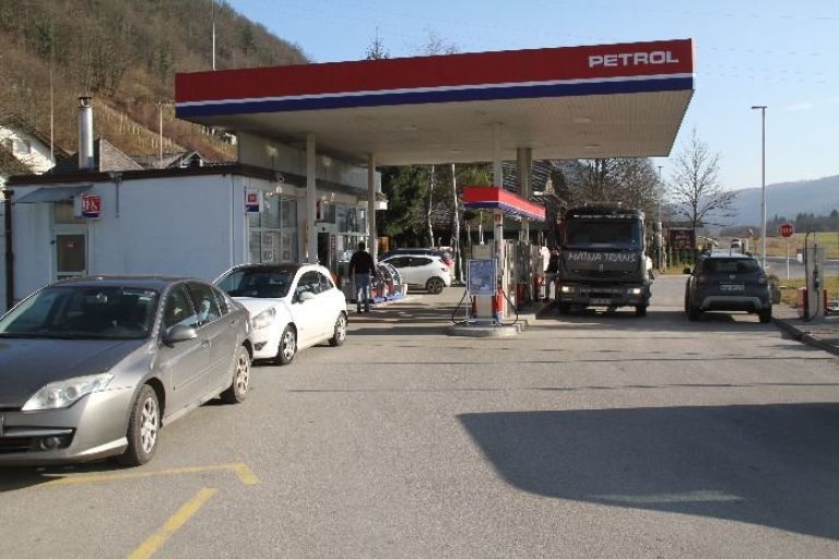bencinski_servis_na_dvoru.jpg