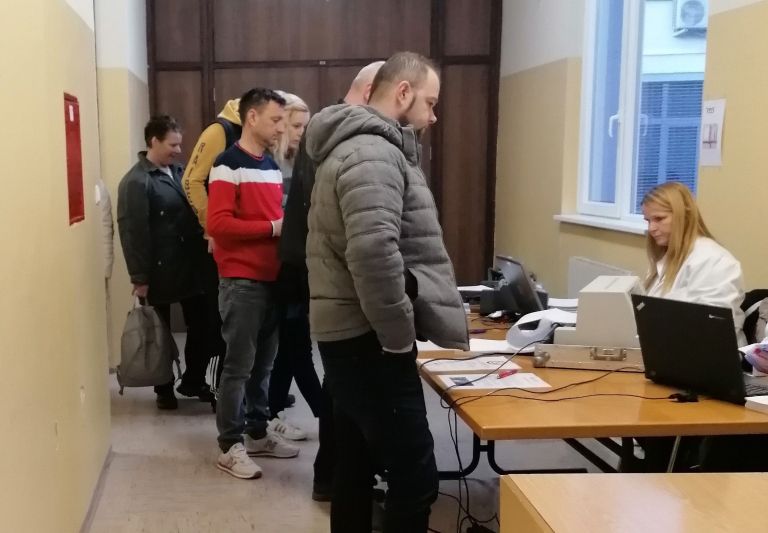 mnozica_se_jih_je_zbrala_ze_zjutraj.jpg