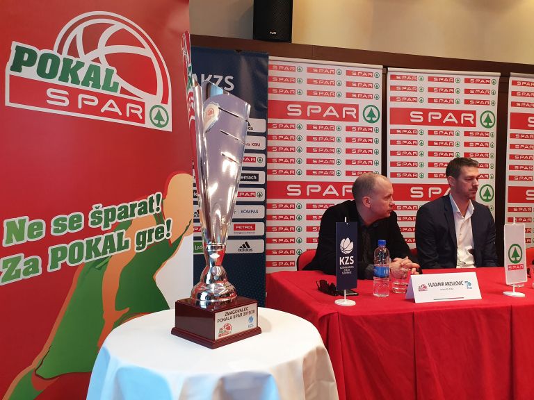novinarska_konferenca_pokal_spar.jpg