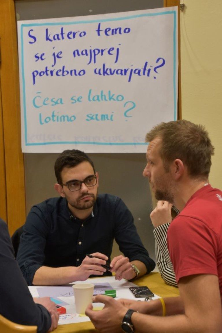 agora_03.jpg