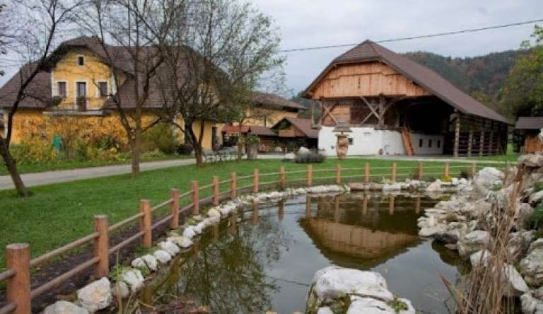 Litija domačija Paternoster.jpg