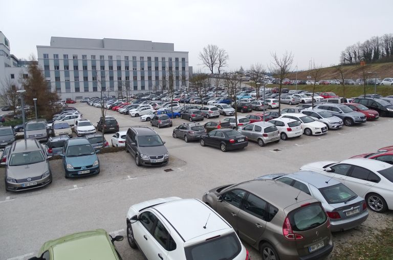parkiriscaavtomobili.jpg