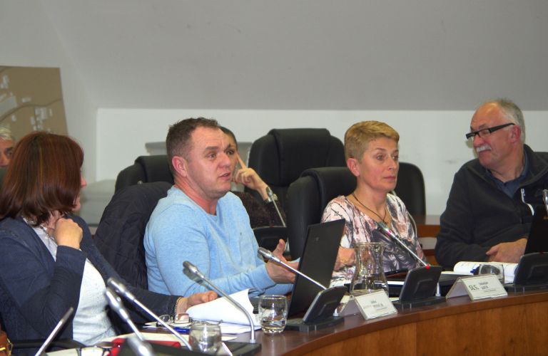sentjenrej_tablice.jpg