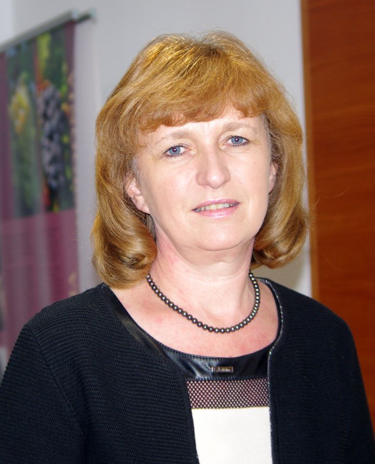 d24_ravnateljicalahne.jpg