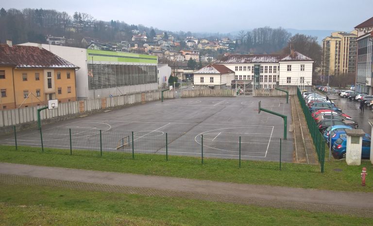 Igrišče GESS pred prenovo.jpg