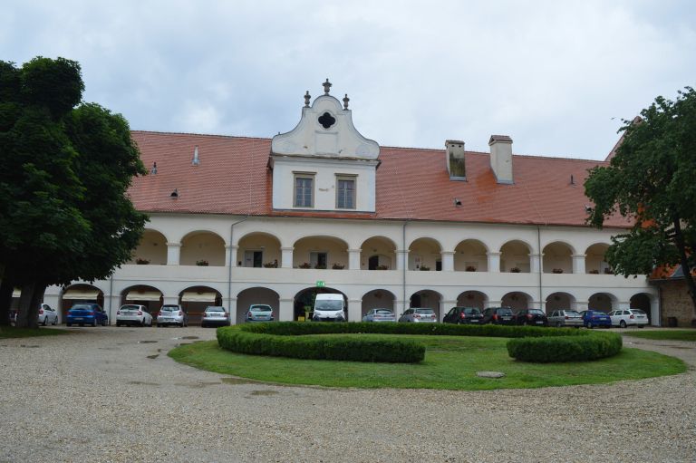 dvorec-rakičan, ris-dvorec-rakičan, castle-road, living-castles
