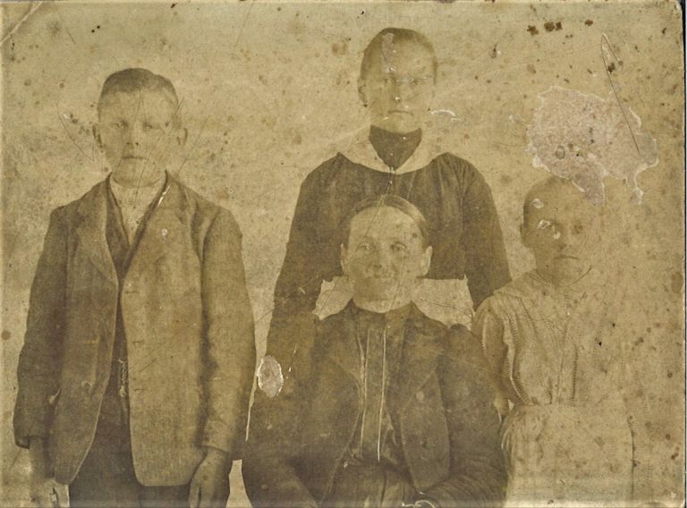 familija_peteh_mike_ana_marija_teta_snajderka.jpg