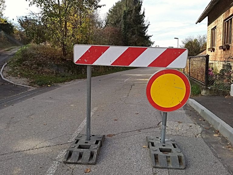 lc_velike_malence_vrhovska_vas_zapora_ceste.jpg