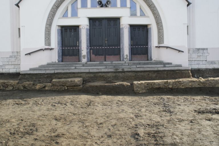 Zid cerkev.jpg