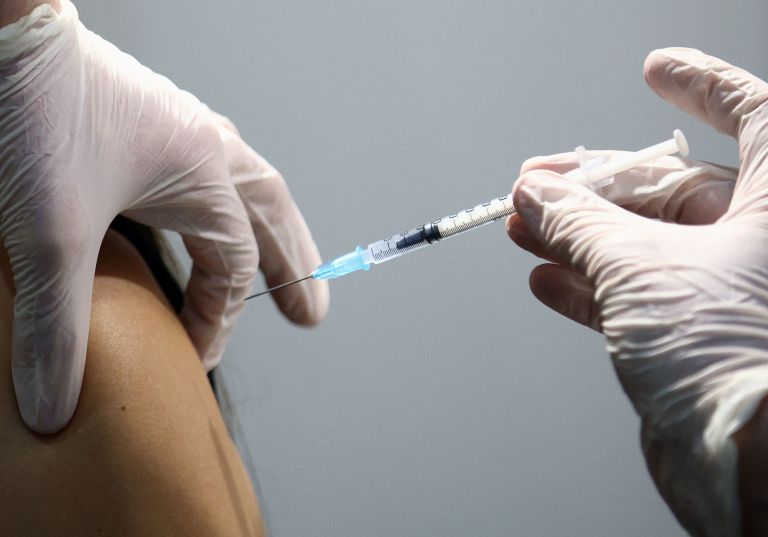 2021-02-07T192823Z_903572566_RC2VNL994WB1_RTRMADP_3_HEALTH-CORONAVIRUS-AUSTRIA-VACCINES.JPG