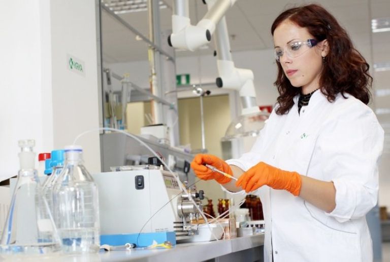 krka_laboratorij_kondicioniranje_analitskih_kolon.jpg
