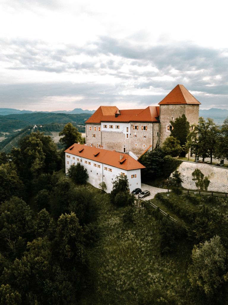 _zzzzzzgrad_podsreda__foto_uro_polaer_in_lara_kamnik_.jpg