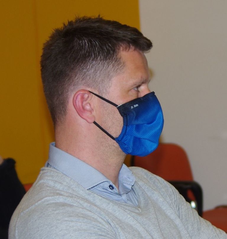 d15_tretjmaske1.jpg