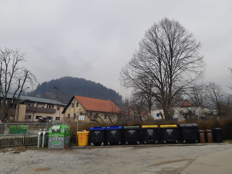 ZBIRALNICA NA GOLOVCU.jpg
