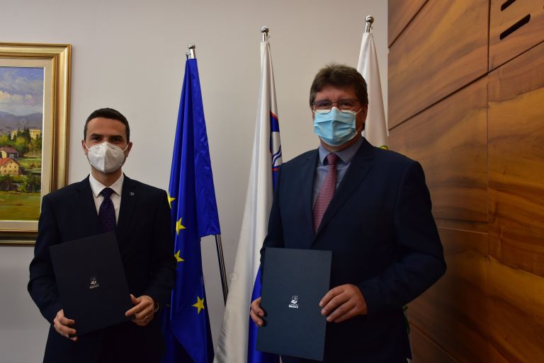 izmenjava_pogodbe_o_sofinanciranju_lokalne_javne_infrastrukture_v_2021_in_2022.jpg