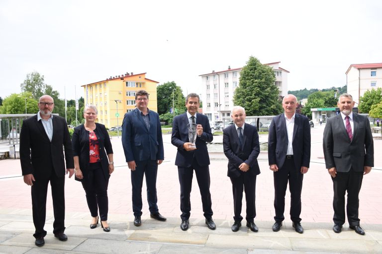 novinarska_konferenca.jpg