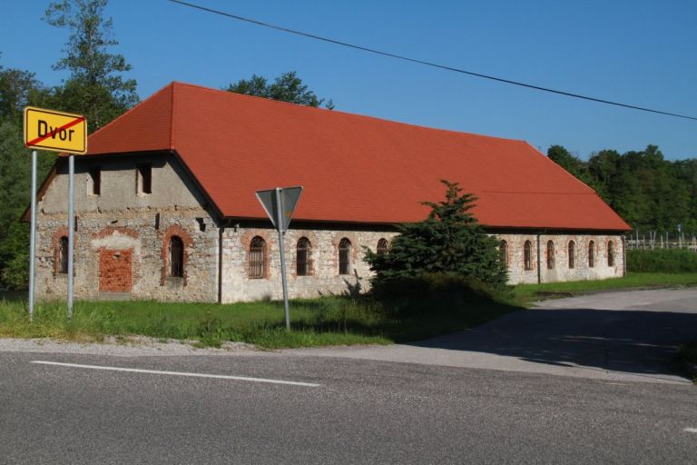 _dvor.jpg