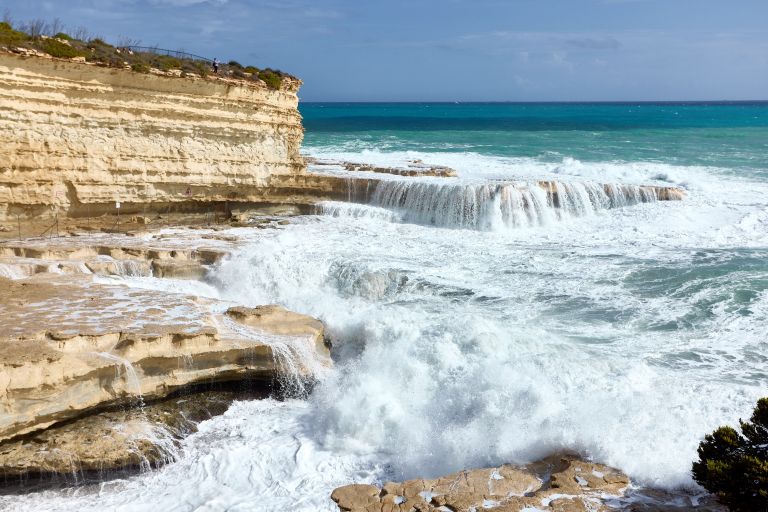 St. Peter's Pool s klifi in čudovito obalo.jpg