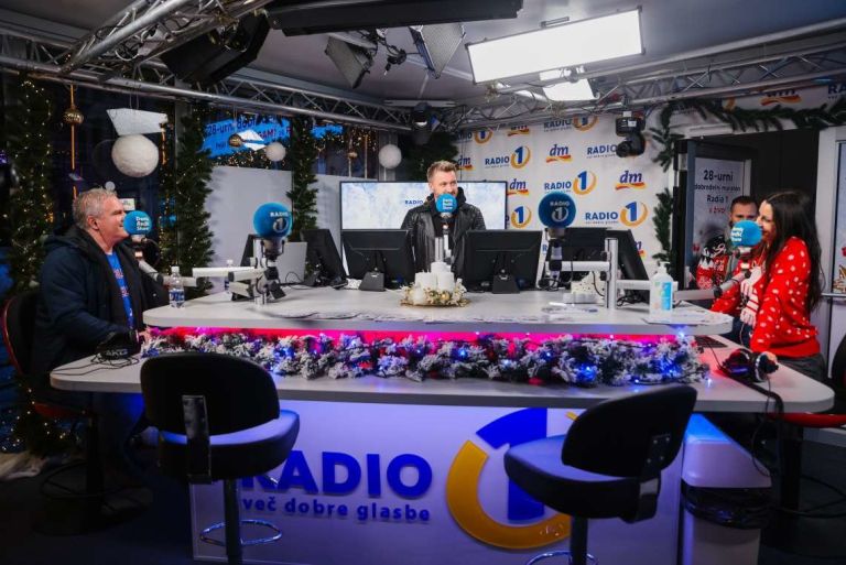 _zzzzzzradio__5_.jpg