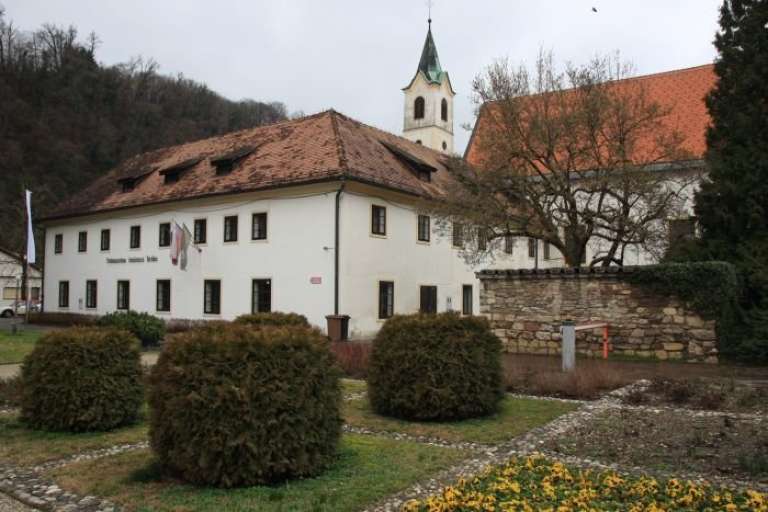 _valvasorjeva_knjiznica.jpg