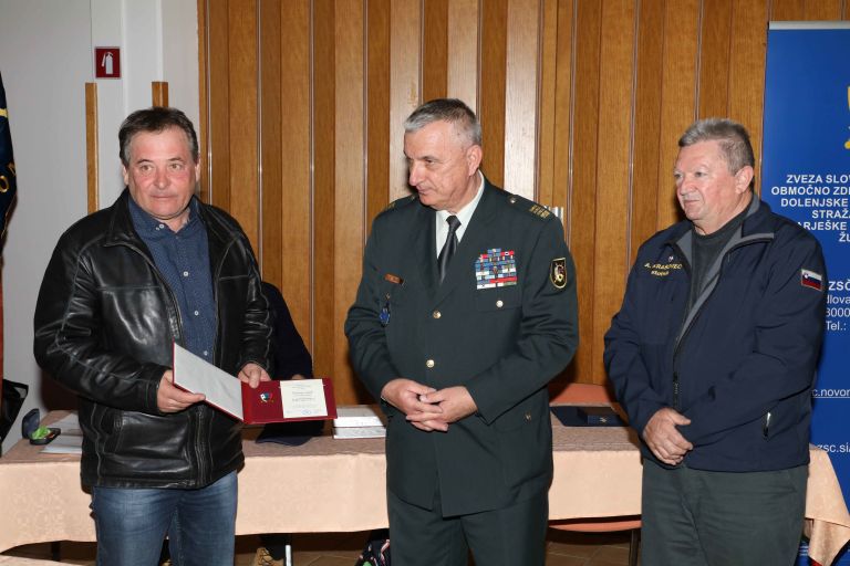 _16castni_znak_za_sodelovanje_za_konjerejsko_drustvo_suha_krajina.jpg