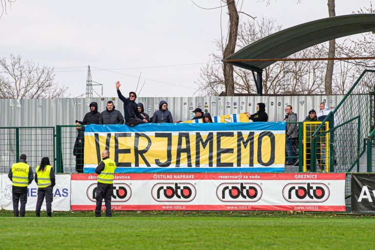 mura, koper, tribune, gledalci, navijači