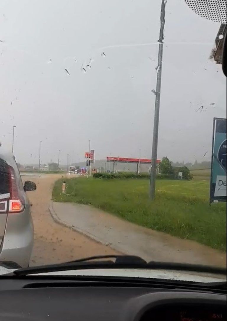 _zpoplavljenacesta.jpg