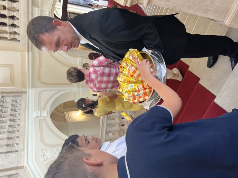 _zpredsednikovo_sladko_darilo__foto_z_m.jpg