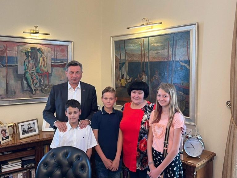 _znagrajenci_nateaja_mrd_v_predsednikovem_uradu.jpg