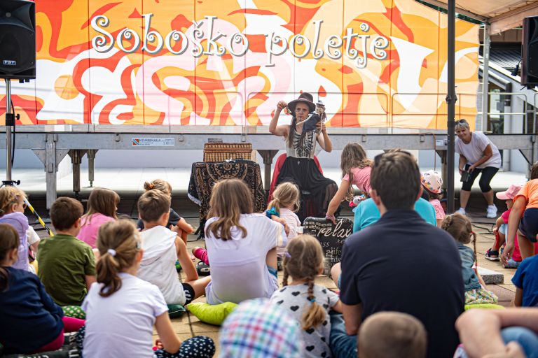 predstava-za-otroke, čarovniški-blues, soboško-poletje, program-za-otroke, alja-bulič