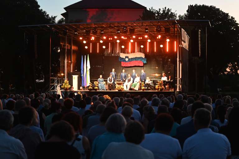 proslava, položitev-venca, črenšovci, praznik, dan-združitve-prekmurskih-slovencev