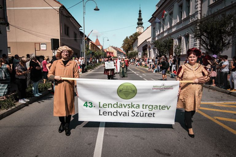 lendava, trgatev