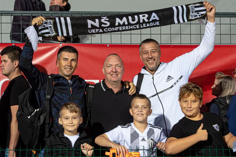 mura, koper, gledalci, tribune