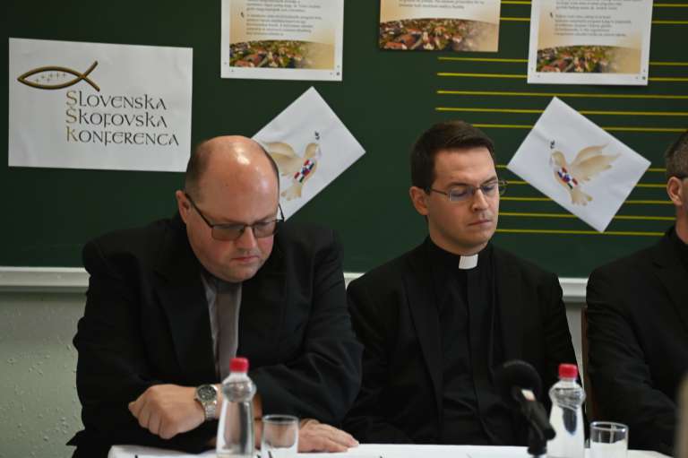 župnijska, cerkev, tiskovna, škofi, katoliška, konferenca