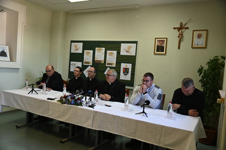 župnijska, cerkev, tiskovna, škofi, katoliška, konferenca