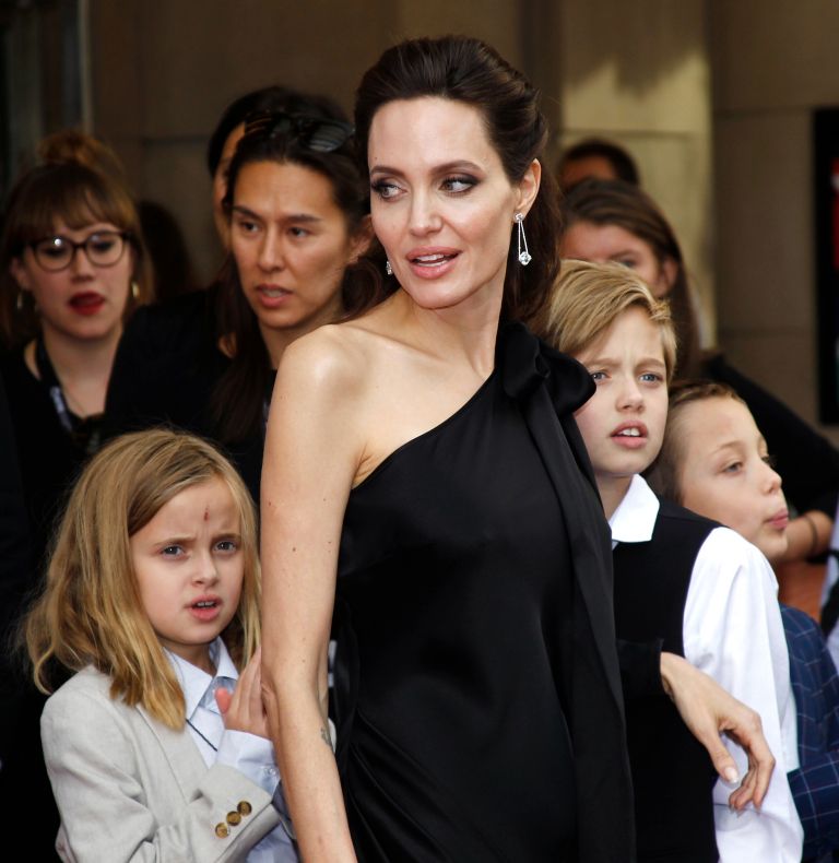 Vivienne Jolie-Pitt, Angelina Jolie and Shiloh Jolie-Pitt.jpg