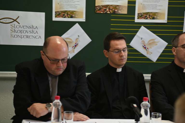 župnijska, cerkev, tiskovna, škofi, katoliška, konferenca