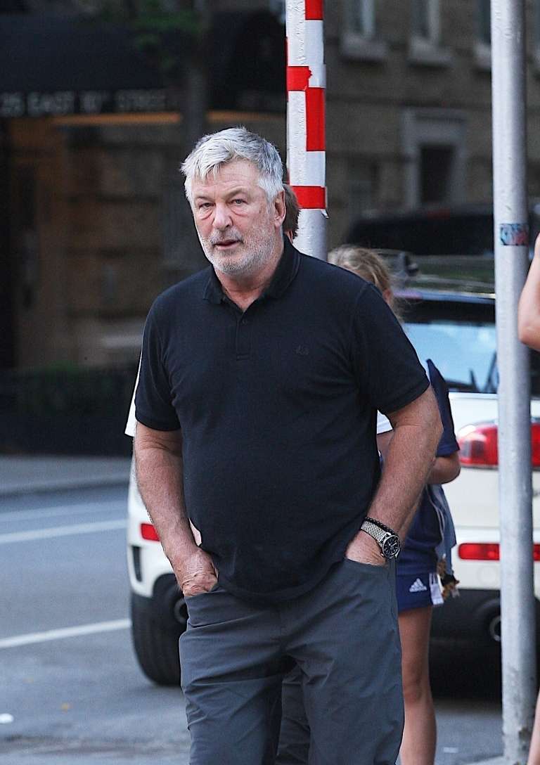 Baldwin bo najbrž moral staršem in sestri umrle Halyne Hutchins plačati zelo veliko vsoto denarja.