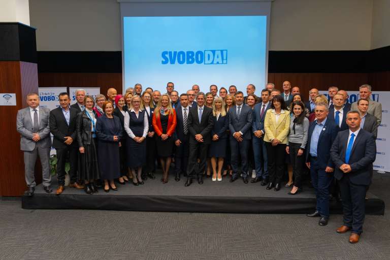 _skupinska_fotografija.jpg