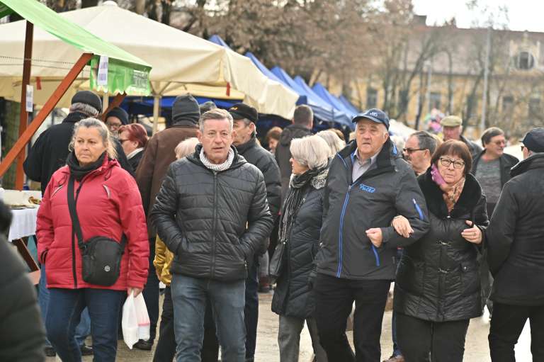 mikloševo-senje, miklavž, senje, stojnice, ljudje, trg