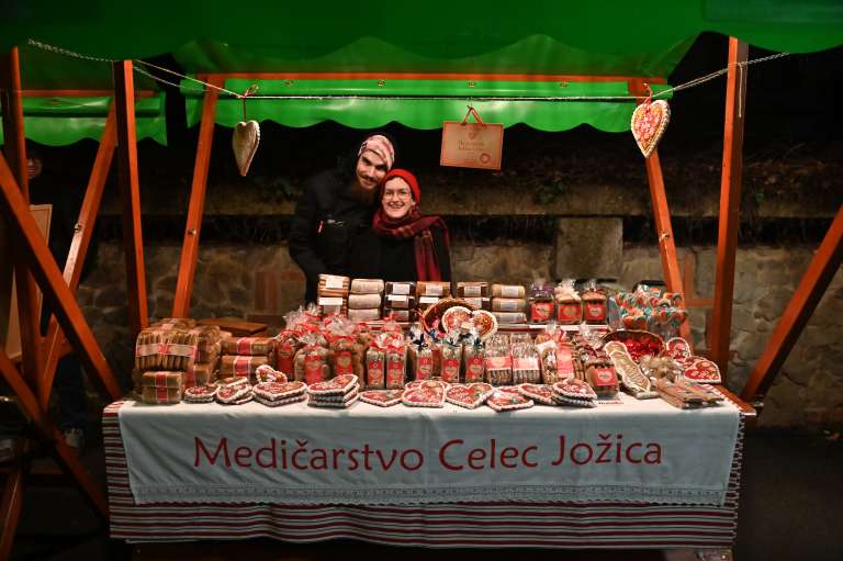 drsališče, božični-bazar, božični-sejem, sejem, bazar, druženje, otroci, družina, ljudje